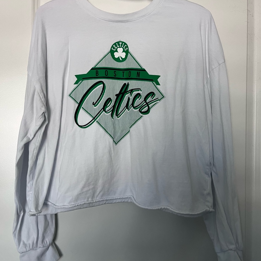 WEAR by Erin Andrews Boston Celtics woman’s domestic cropped long sleeve t-shirt
